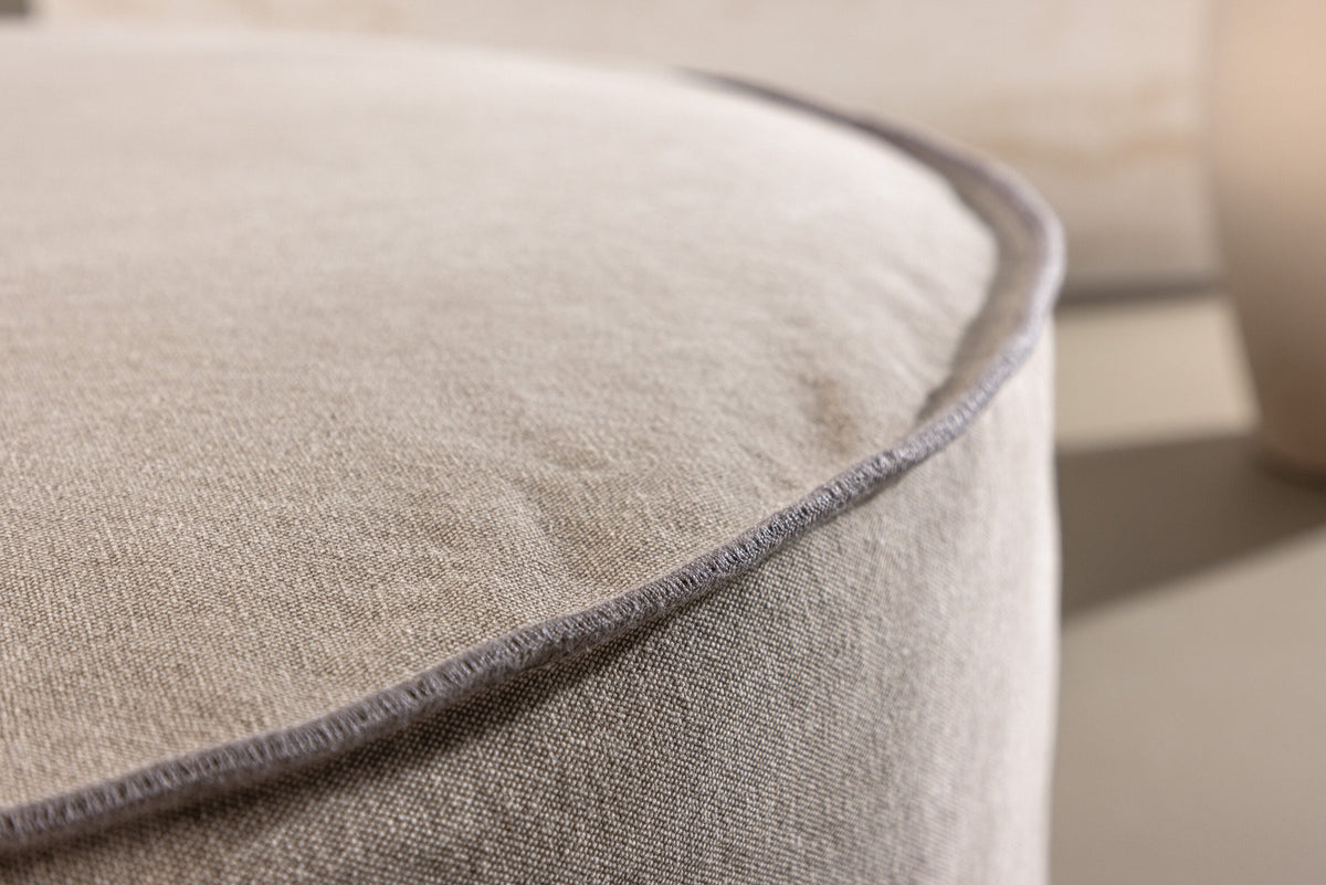 Vindö Ottoman ⌀101 in Brown Linen präsentiert im Onlineshop von KAQTU Design AG. Ottoman ist von Vind