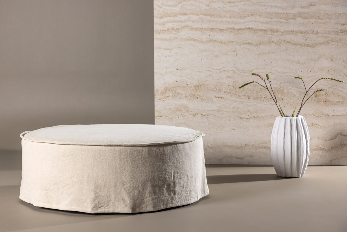 Vindö Ottoman ⌀101 in Beige Linen präsentiert im Onlineshop von KAQTU Design AG. Ottoman ist von Vind