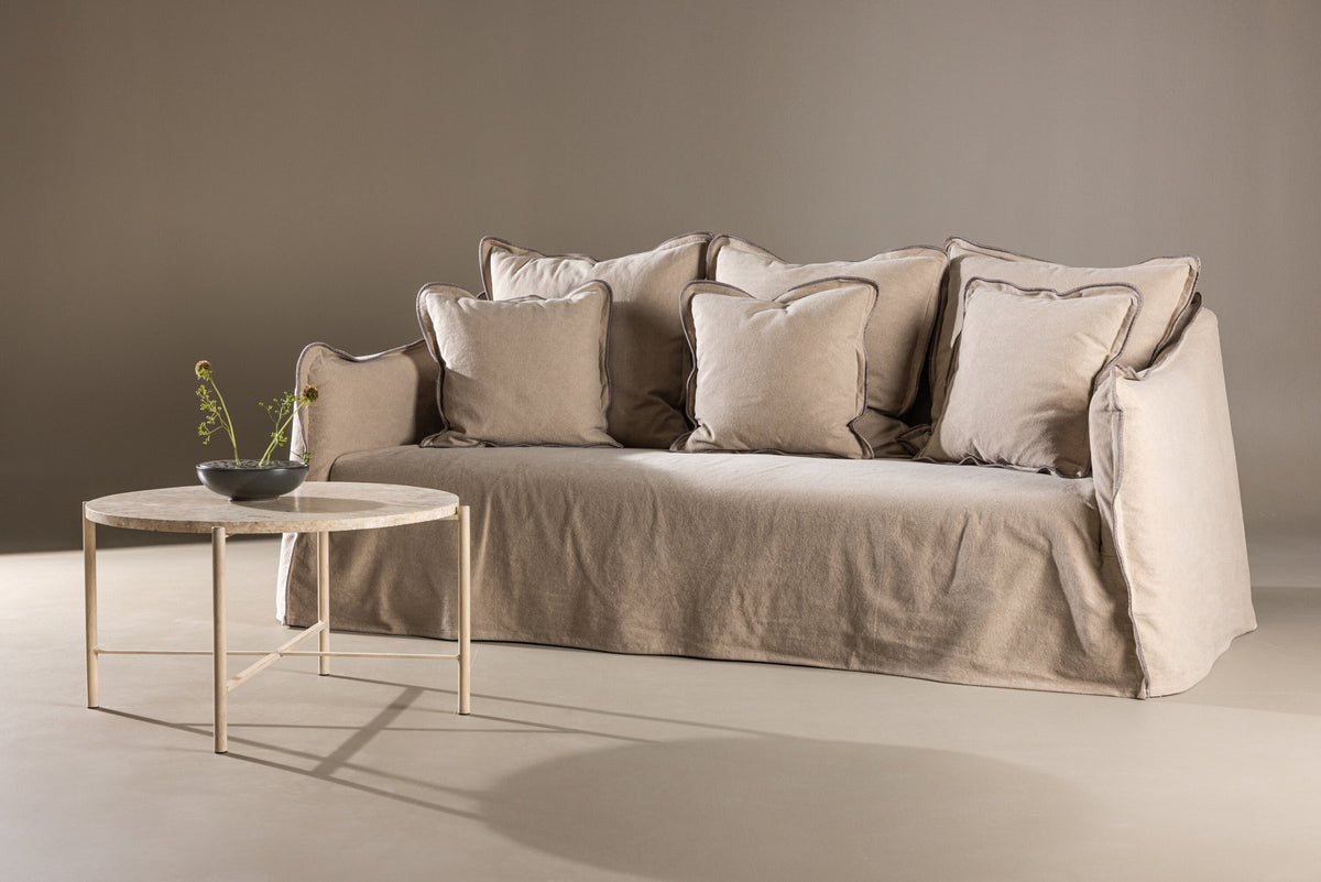 Oskarshamn 3 Seater Sofa in Beige/Brown präsentiert im Onlineshop von KAQTU Design AG. 3er Sofa ist von Vind