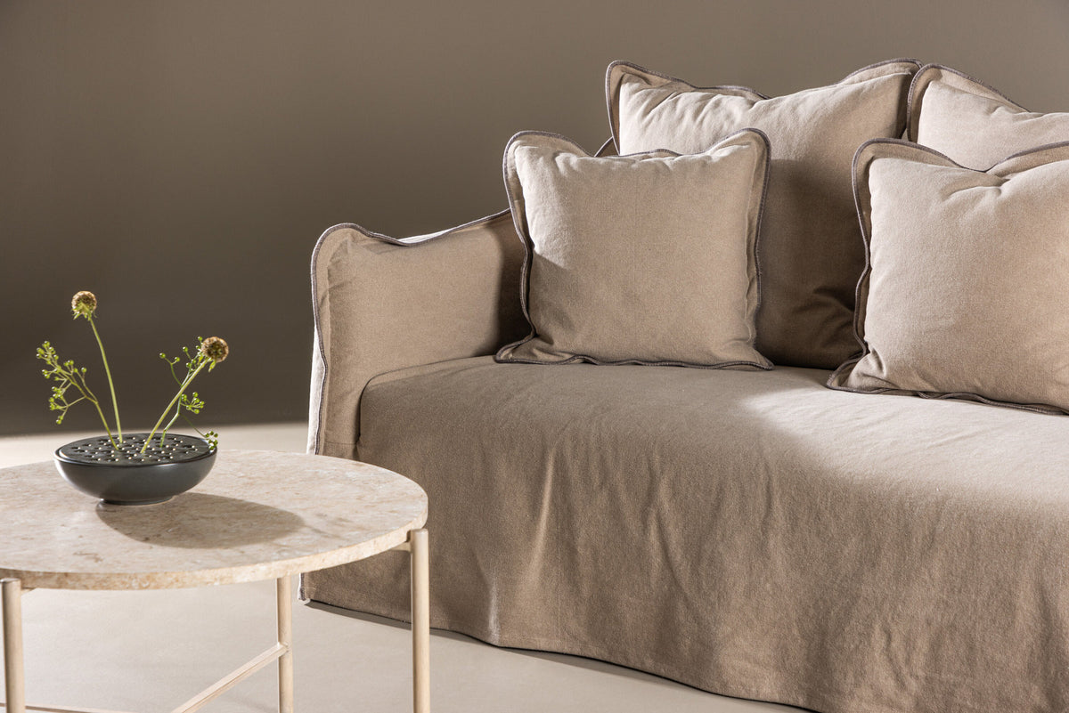 Oskarshamn 3 Seater Sofa in Beige/Brown präsentiert im Onlineshop von KAQTU Design AG. 3er Sofa ist von Vind