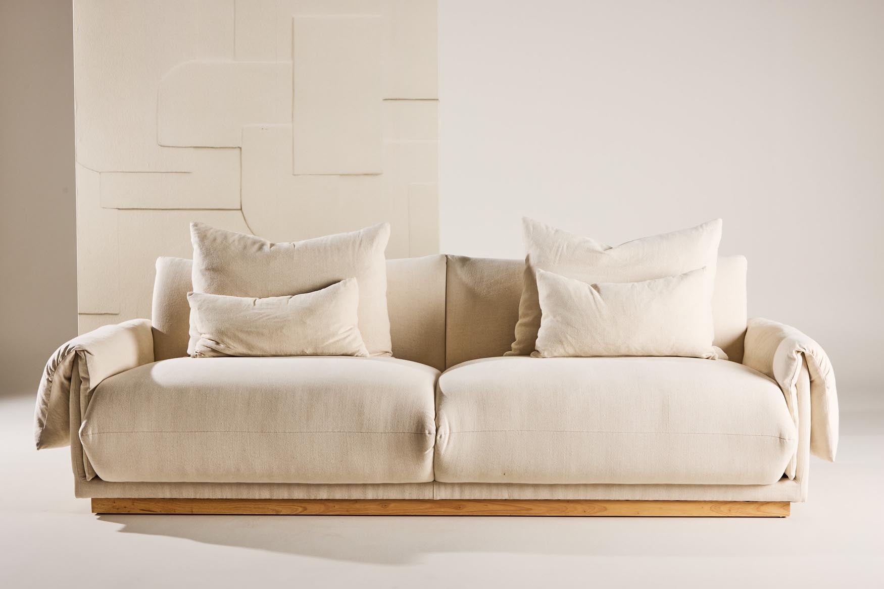 Mollösund Sofa: Eleganz und Gemütlichkeit in einem Design vereint.