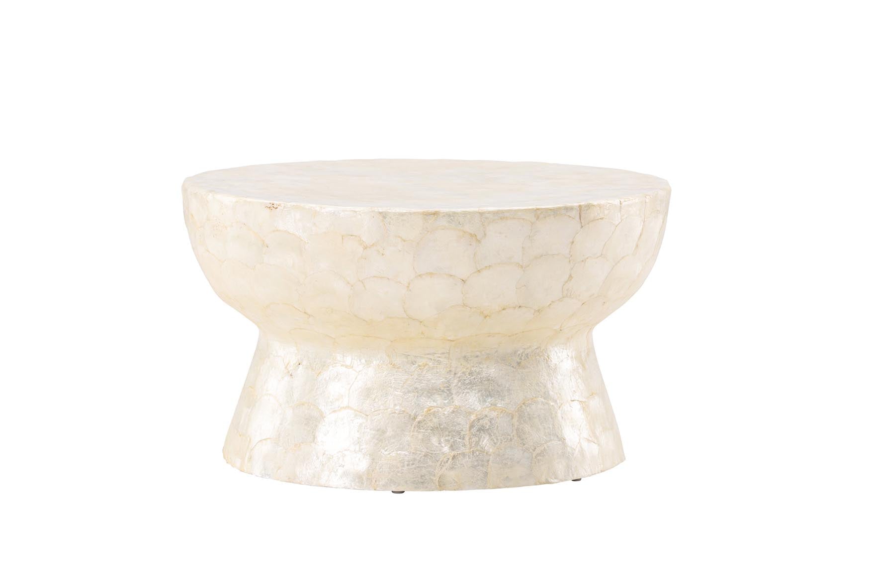 Stilvoller Sandön Sofatisch von Vind: Hochwertiges Polyresin und nachhaltiges Gummiholz, ideal für jedes Wohnzimmer, pflegeleicht und elegant.