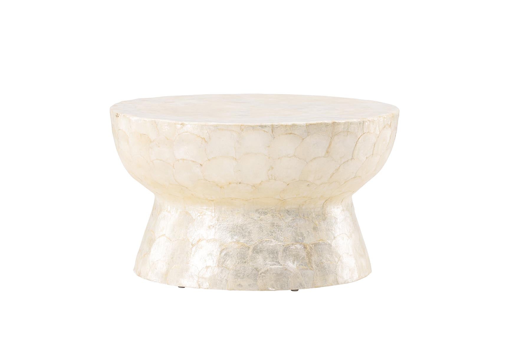 Eleganter Sandön Sofatisch von Vind: Robustes Polyresin und nachhaltiges Gummiholz vereinen Funktionalität und Stil für Ihr Wohnzimmer.