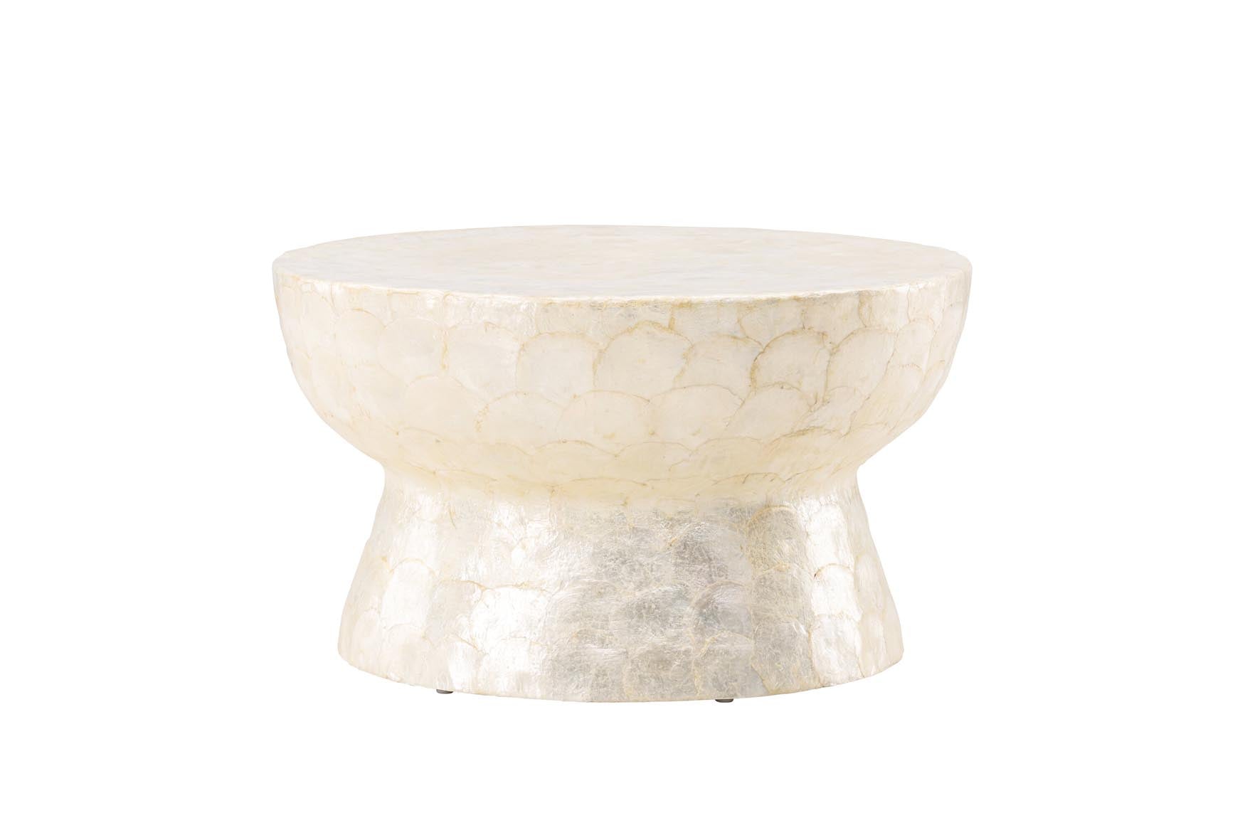 Eleganter Sandön Sofatisch von Vind: Robustes Polyresin und nachhaltiges Gummiholz vereinen Funktionalität und Stil für Ihr Wohnzimmer.