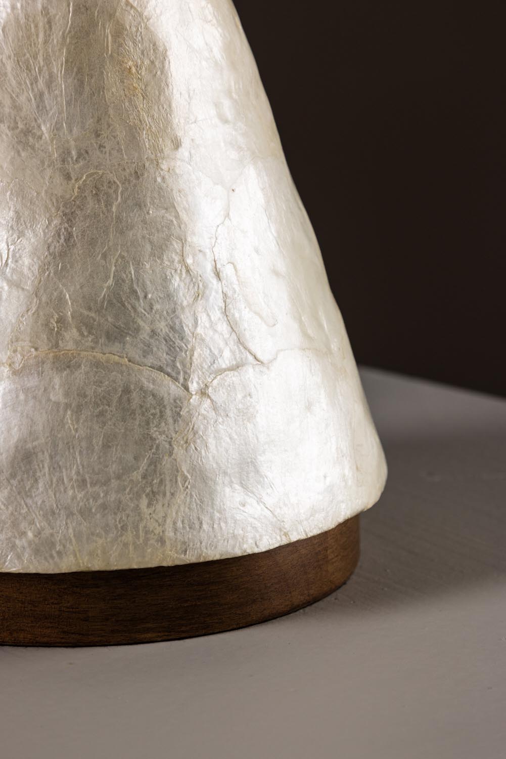 Donsö Tischleuchte ⌀35 in Capiz / Natural präsentiert im Onlineshop von KAQTU Design AG. Tischleuchte ist von Vind