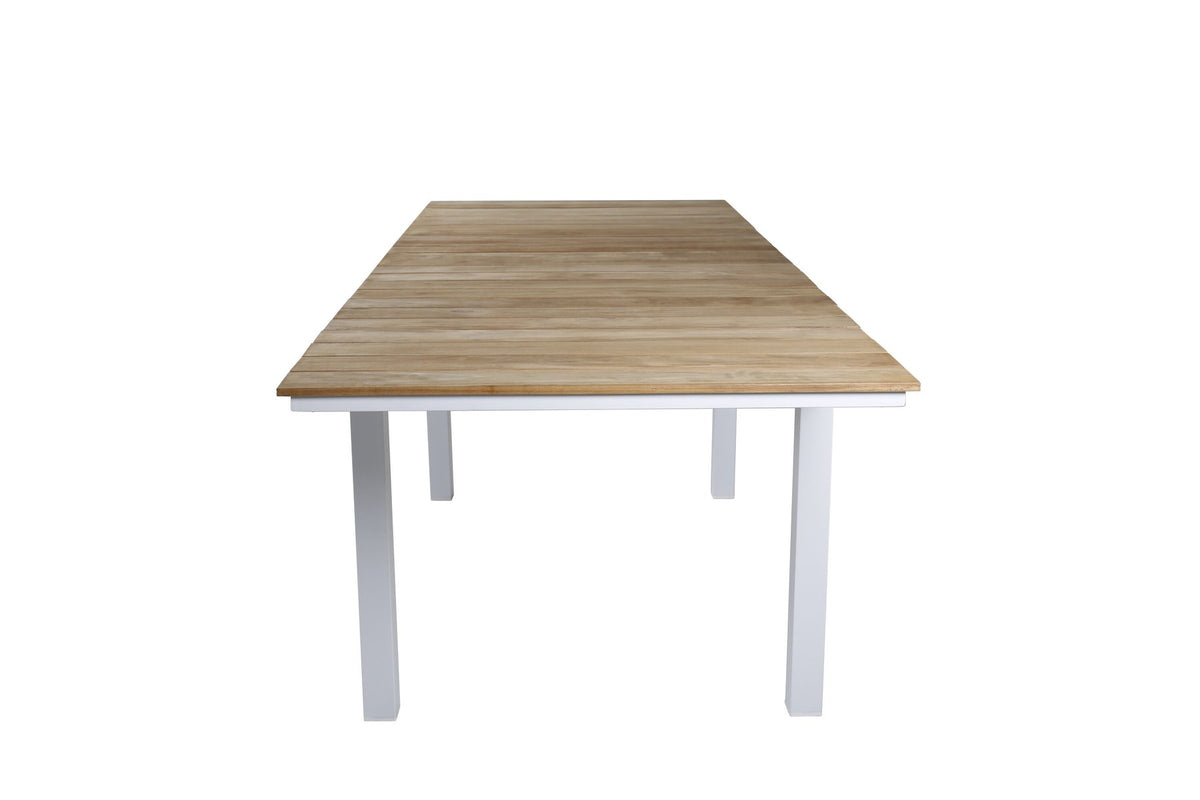 Rechteckiger Gartentisch Mexiko mit naturfarbener Teakholz-Tischplatte und schwarzem Aluminiumgestell, ausziehbar, im Freien aufgestellt.