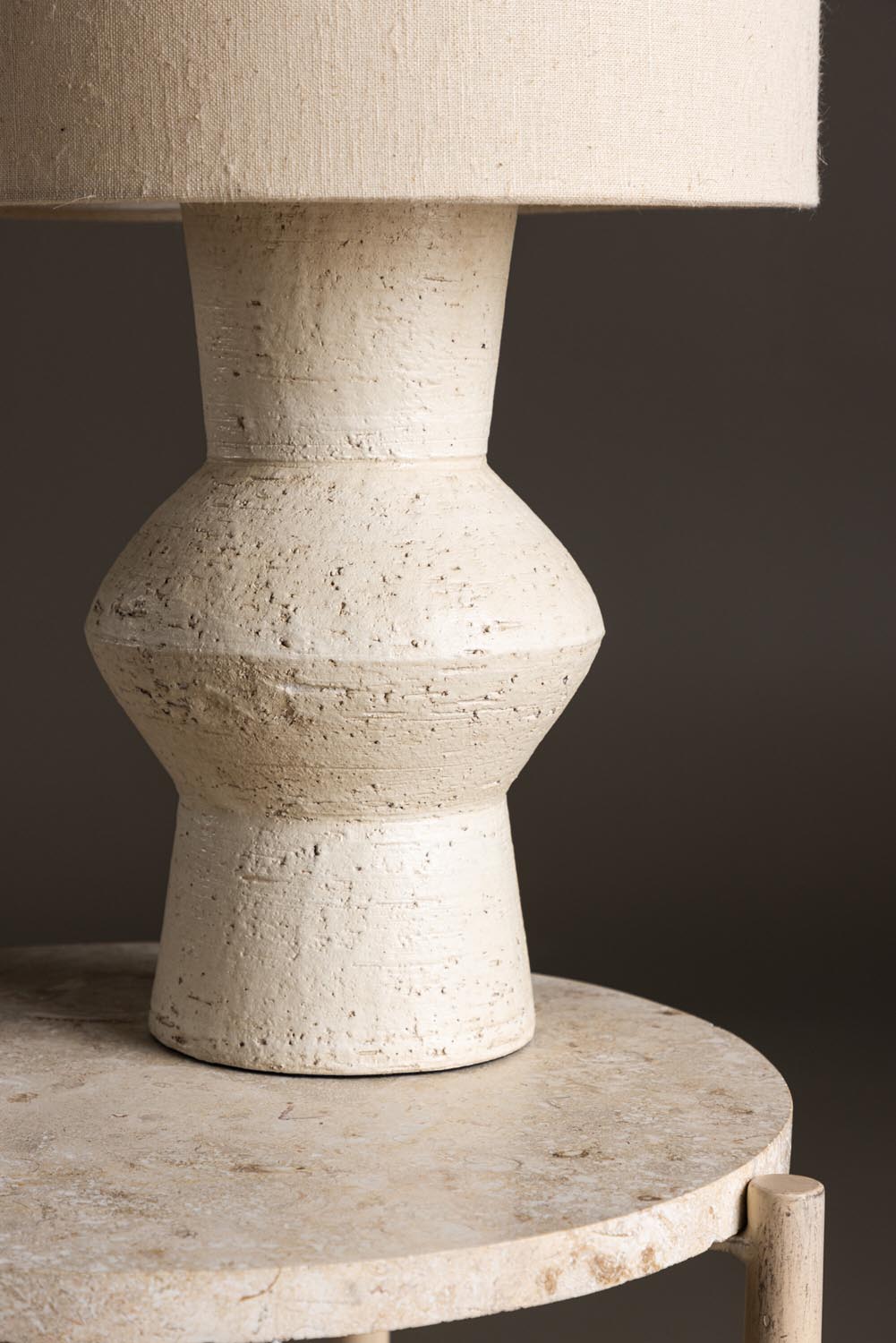 Valön Tischleuchte ⌀30 in Terracotta / Ivory Jute präsentiert im Onlineshop von KAQTU Design AG. Tischleuchte ist von Vind