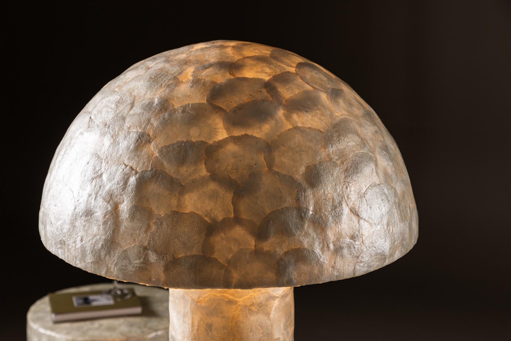 Lindön Stehleuchte ⌀55 von Vind – stilvolle Lichtquelle aus langlebigen Materialien, ideal für gemütliche Atmosphären und moderne Einrichtung.