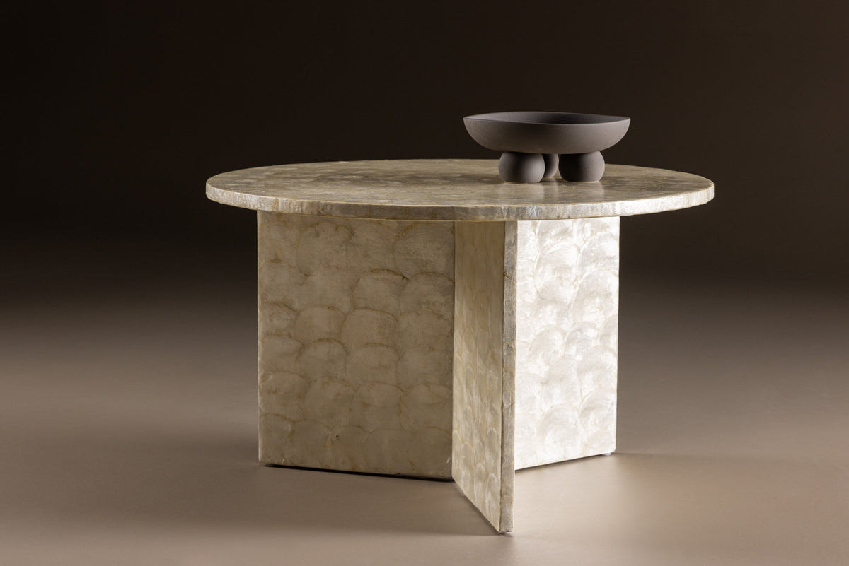 Smögen Sofatisch in Capiz / Natural präsentiert im Onlineshop von KAQTU Design AG. Beistelltisch ist von Vind