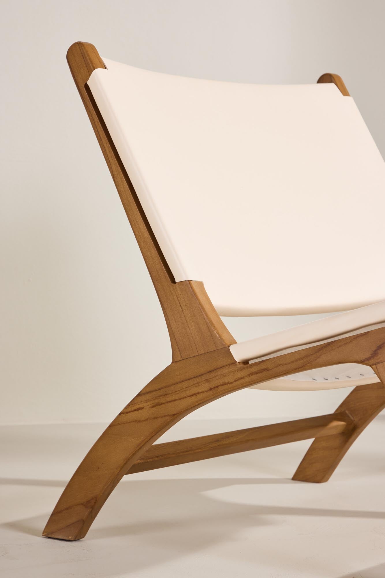 Der Rike Lounge Chair von Vind vereint modernes Design mit Komfort, ideal für stilvolle Wohnräume.
