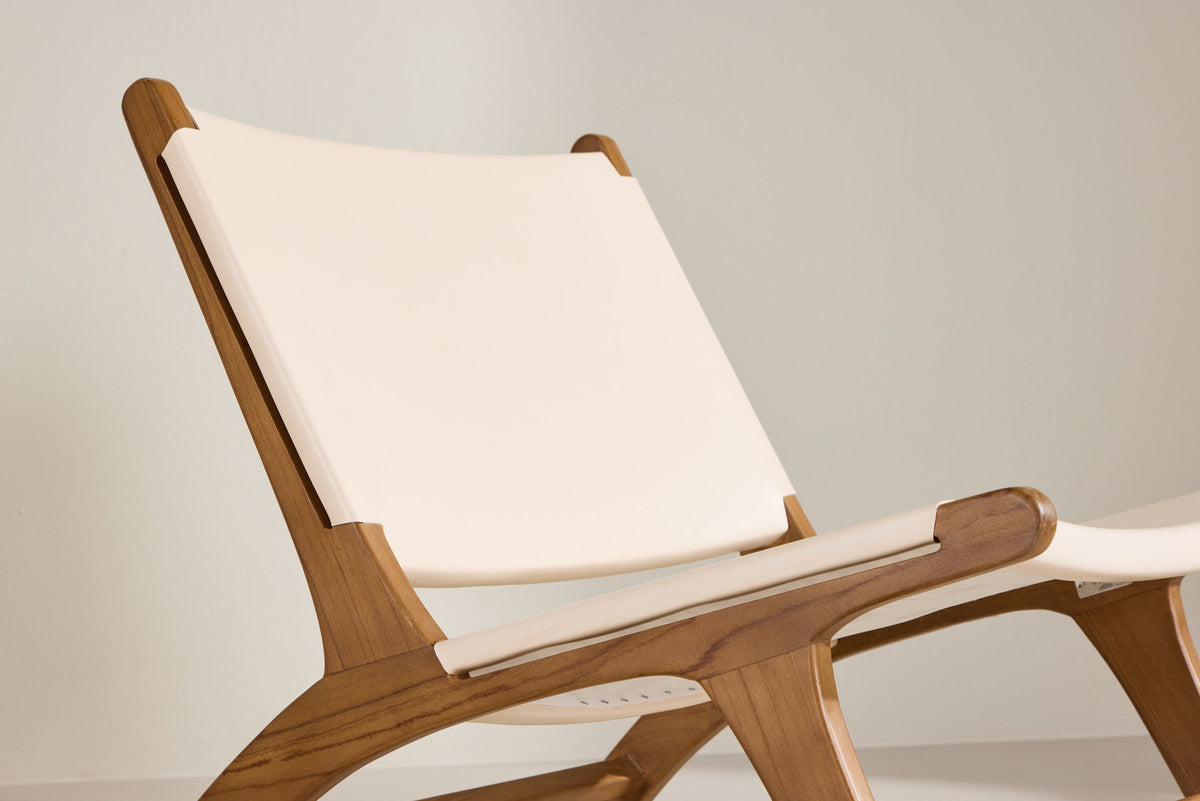 Rike Lounge Chair in Teak / Cream PU Leather präsentiert im Onlineshop von KAQTU Design AG. Sessel ist von Vind