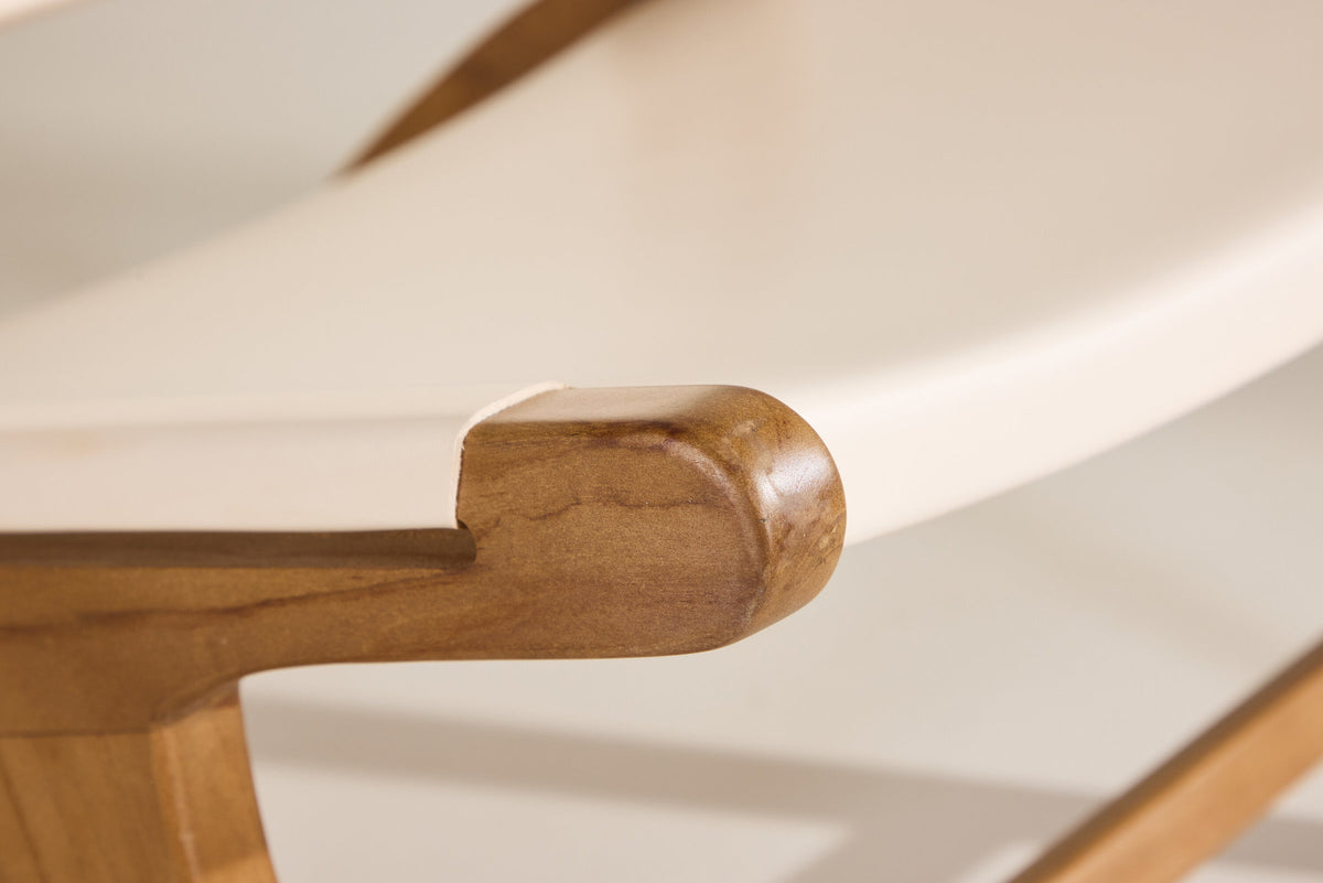 Rike Lounge Chair in Teak / Cream PU Leather präsentiert im Onlineshop von KAQTU Design AG. Sessel ist von Vind