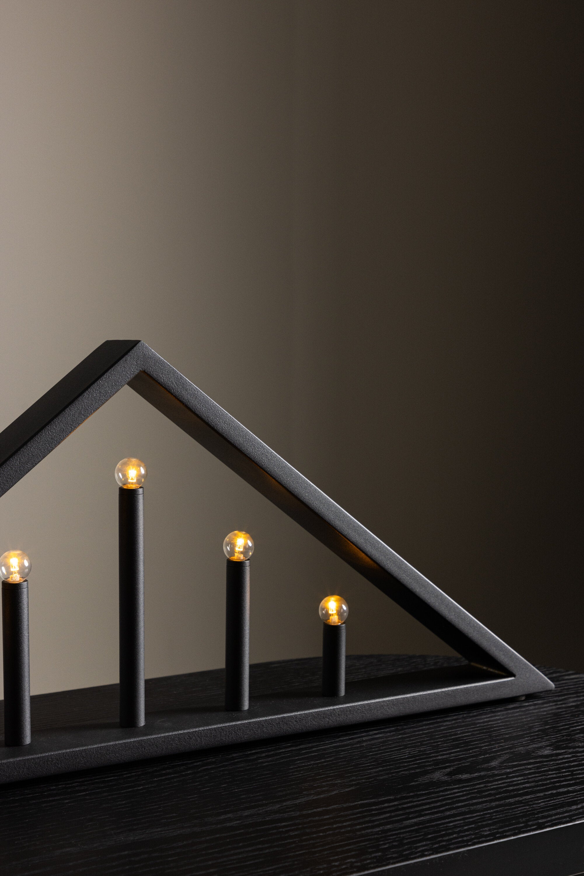 Sankt Anton Tischleuchte in Schwarz präsentiert im Onlineshop von KAQTU Design AG. Tischleuchte ist von Venture Home
