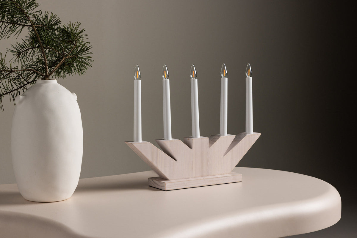 Verbier Tischleuchte in Whitewash/Pine präsentiert im Onlineshop von KAQTU Design AG. Tischleuchte ist von Venture Home
