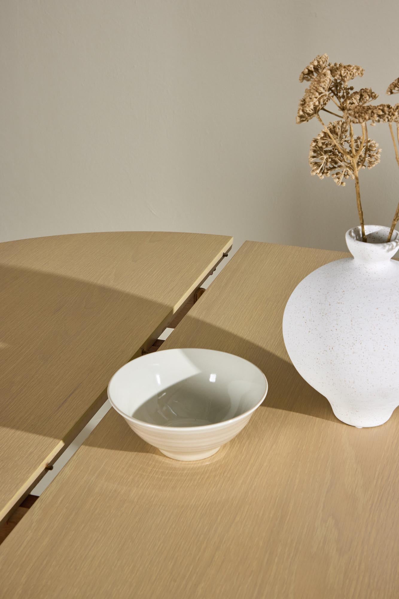 Der Gilda Esstisch von Venture Home: stilvoll, funktional, erweiterbar und ideal für jeden Raum.