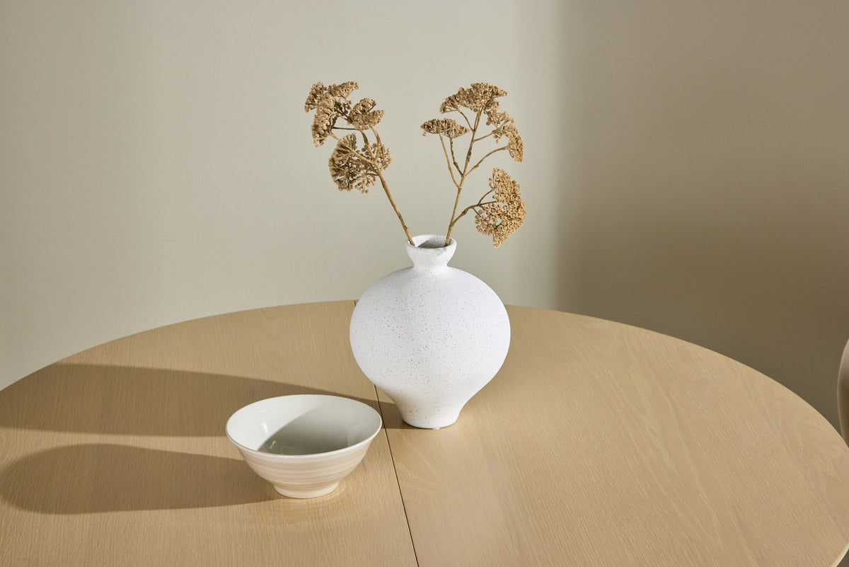 Gilda runder Esstisch in Whitewash präsentiert im Onlineshop von KAQTU Design AG. Esstisch ist von Venture Home
