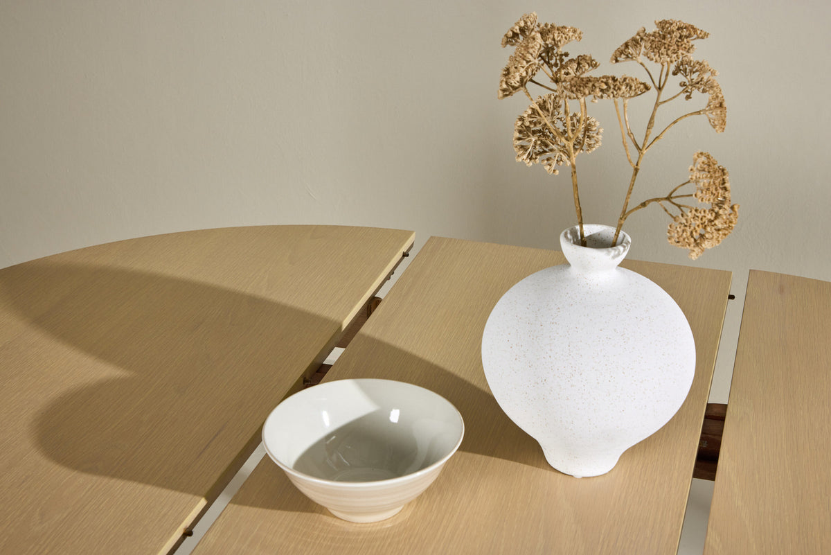 Gilda runder Esstisch in Whitewash präsentiert im Onlineshop von KAQTU Design AG. Esstisch ist von Venture Home