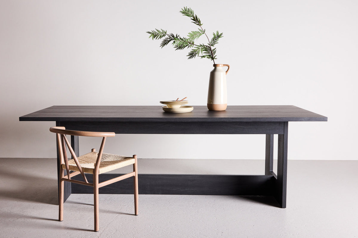 Esstisch Milly in Schwarz präsentiert im Onlineshop von KAQTU Design AG. Esstisch ist von Venture Home