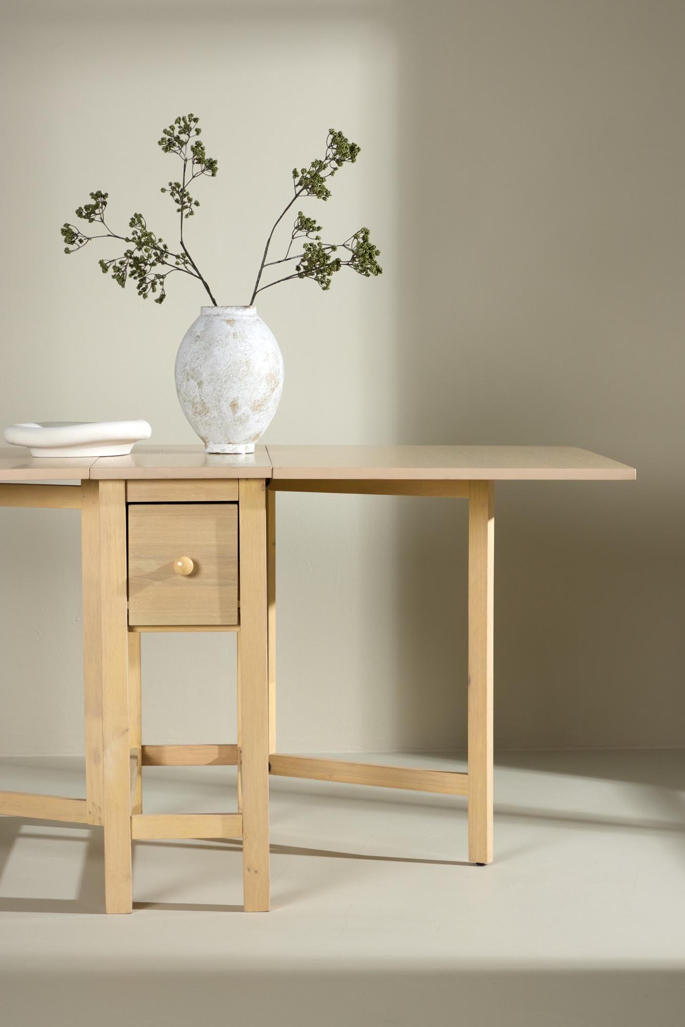 Edward Esstisch von Venture Home, rechteckig, modernes Design, perfekt für Esszimmer und Küchen, stilvoll und funktional.