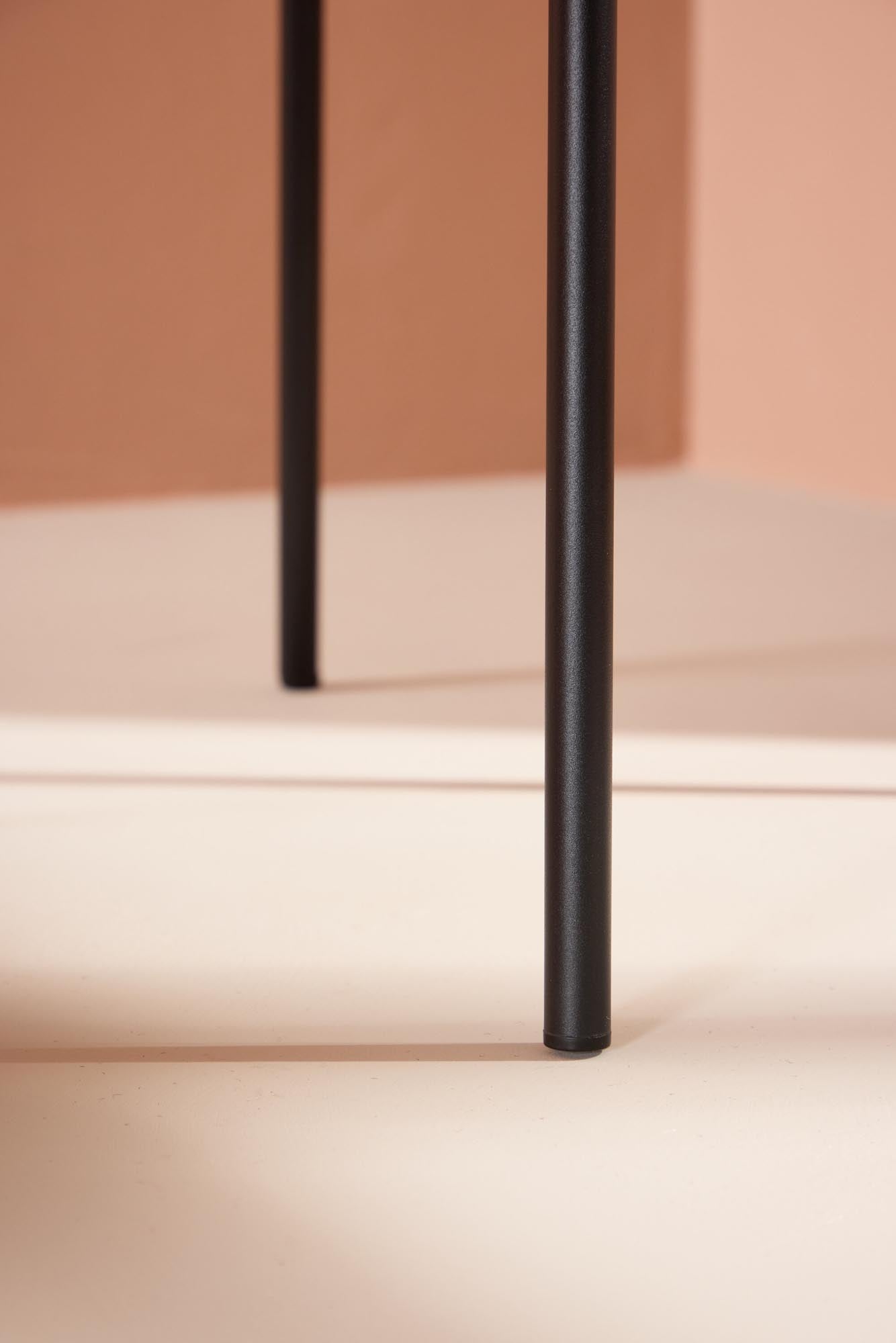 Edina Esszimmerstuhl von Venture Home: Stilvolles Design und hoher Komfort, ideal für moderne Esszimmer und gemütliche Momente.