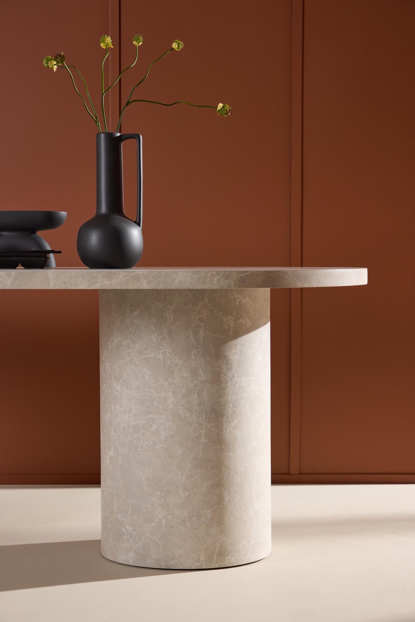 Moderner Esstisch Narvik von Venture Home, stilvolles Design, hochwertige Materialien, ideal für Esszimmer.