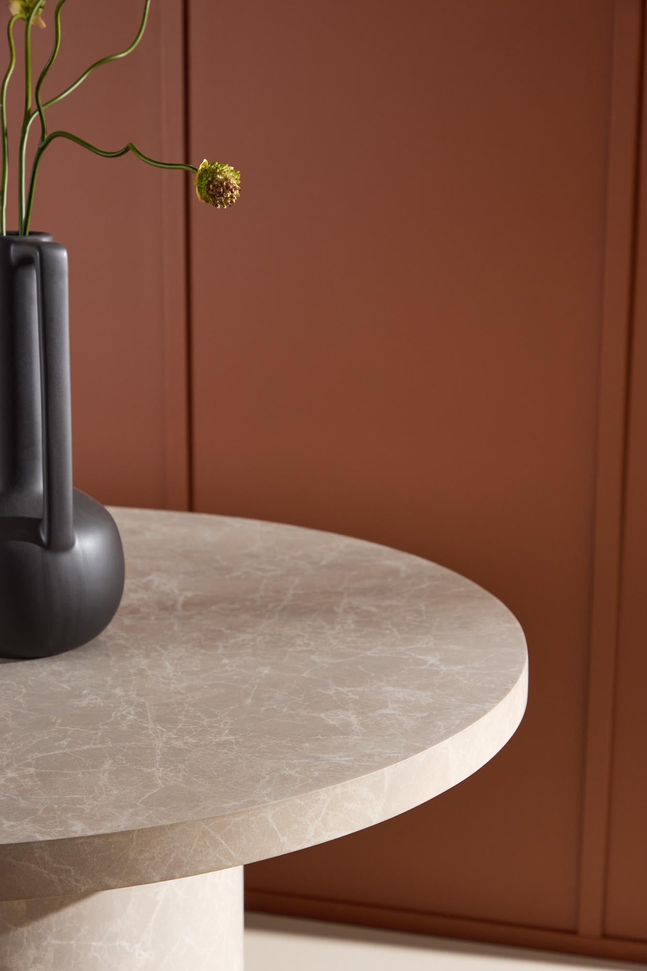 Moderner Esstisch Narvik von Venture Home, stilvolles Design, langlebig und ideal für Ihr stilvolles Esszimmer.