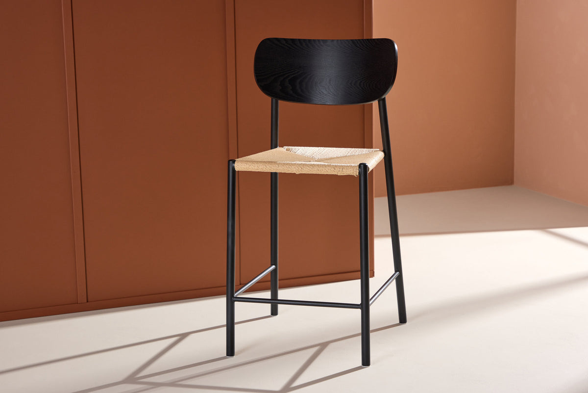 Polly Barstuhl in Schwarz präsentiert im Onlineshop von KAQTU Design AG. Barstuhl ist von Venture Home