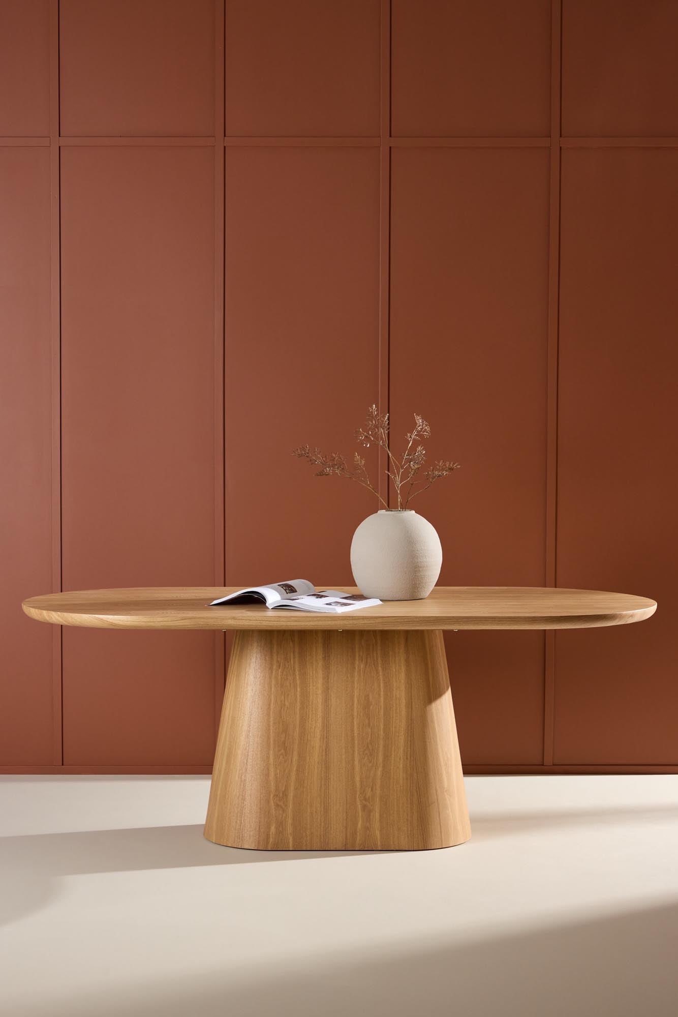 Eleganter ovaler Esstisch Stjärnö von Venture Home, ideal für stilvolle Essbereiche, mit hochwertigem Design.