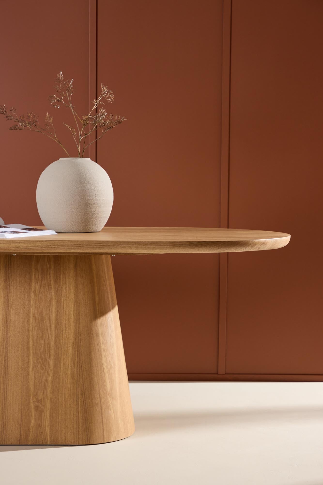 Eleganter ovaler Esstisch Stjärnö von Venture Home, ideal für moderne Wohnräume, mit hochwertigem und stilvollem Design.