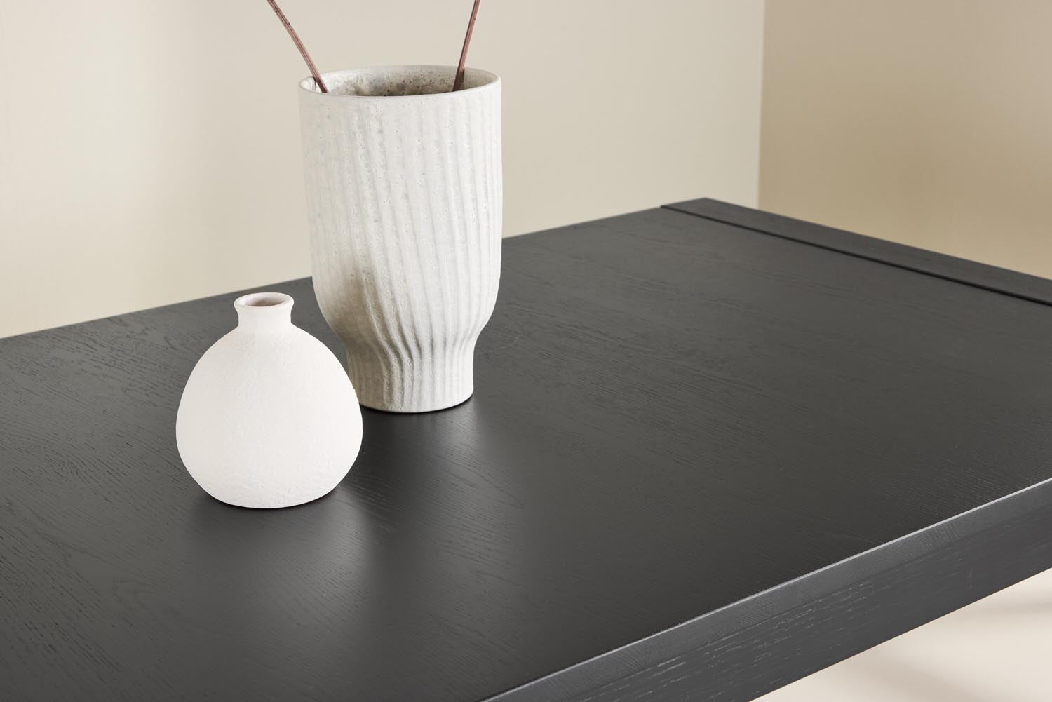 Slider Esstisch in Black präsentiert im Onlineshop von KAQTU Design AG. Esstisch ist von Vind