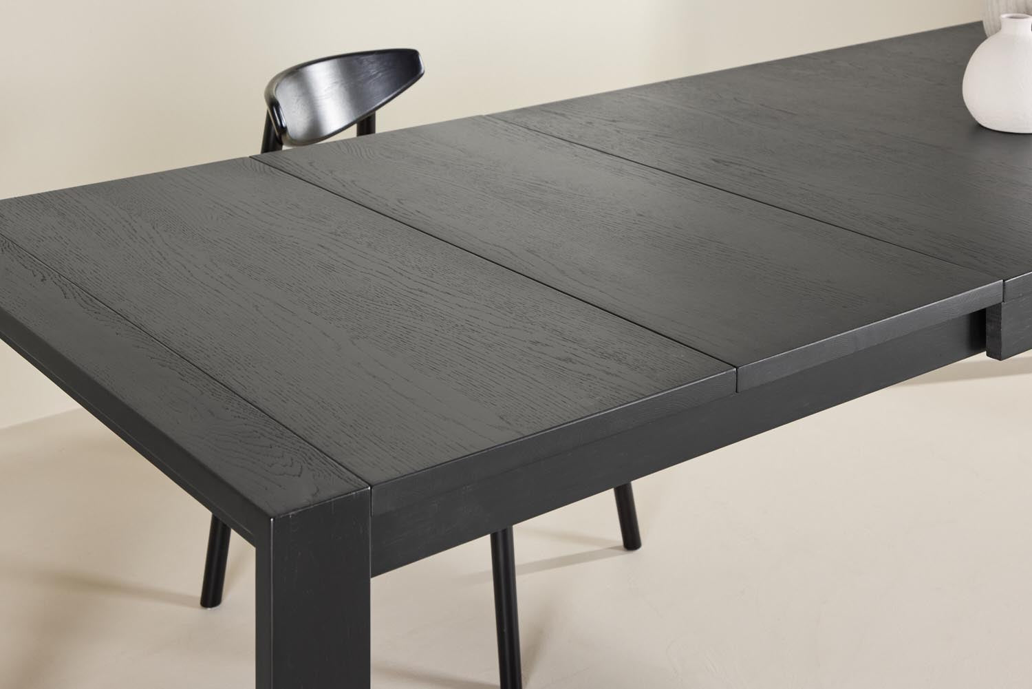 Slider Esstisch in Black präsentiert im Onlineshop von KAQTU Design AG. Esstisch ist von Vind