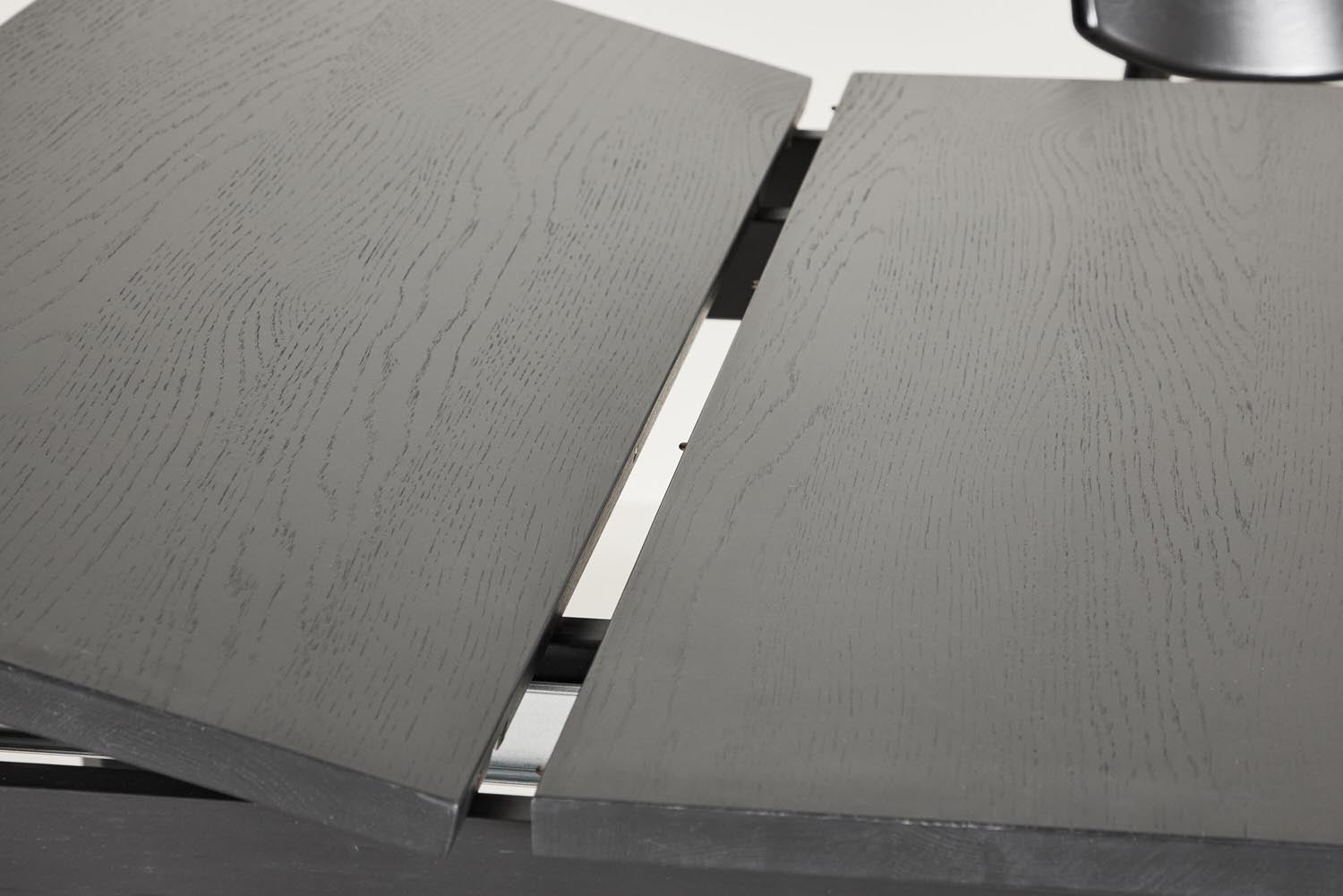 Slider Esstisch in Black präsentiert im Onlineshop von KAQTU Design AG. Esstisch ist von Vind