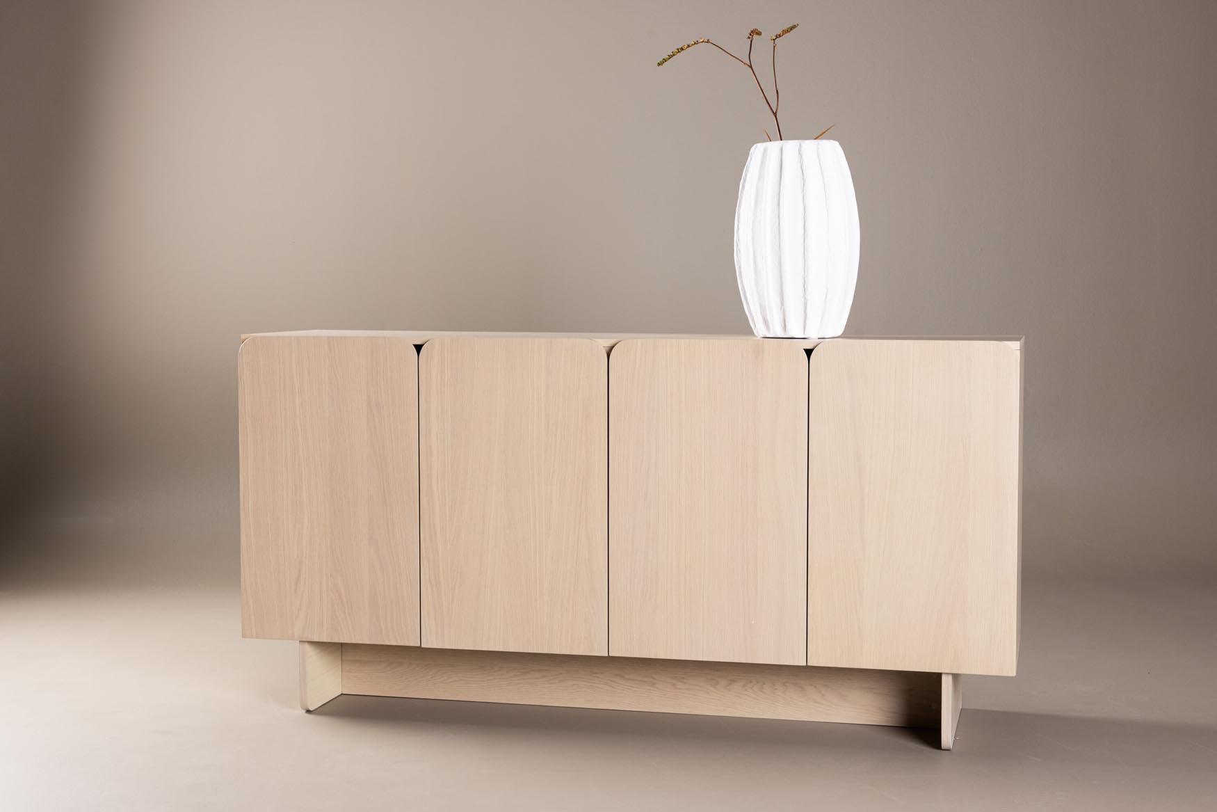 Stilvolles Tyresö Sideboard 160x45 cm von Vind: Hochwertige Materialien und zeitloses Design für jeden Raum.
