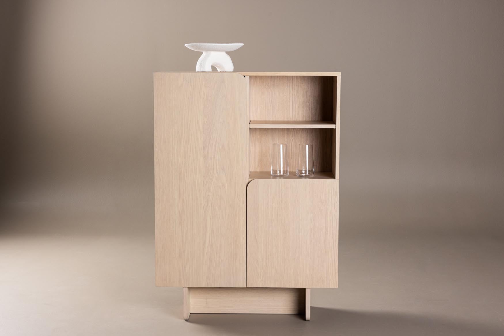 Elegantes Tyresö High-Sideboard 80x110 cm von Vind: Hochwertige Materialien, praktische Aufbewahrung und zeitloses Design für Ihr Zuhause.