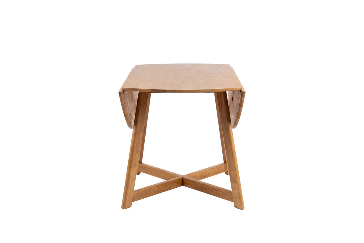 Runder Esstisch Yakidon Ø120 cm mit heller Eichenoptik-Platte aus MDF und Kautschukholz sowie natürlichen Beinen aus Gummibaumholz.