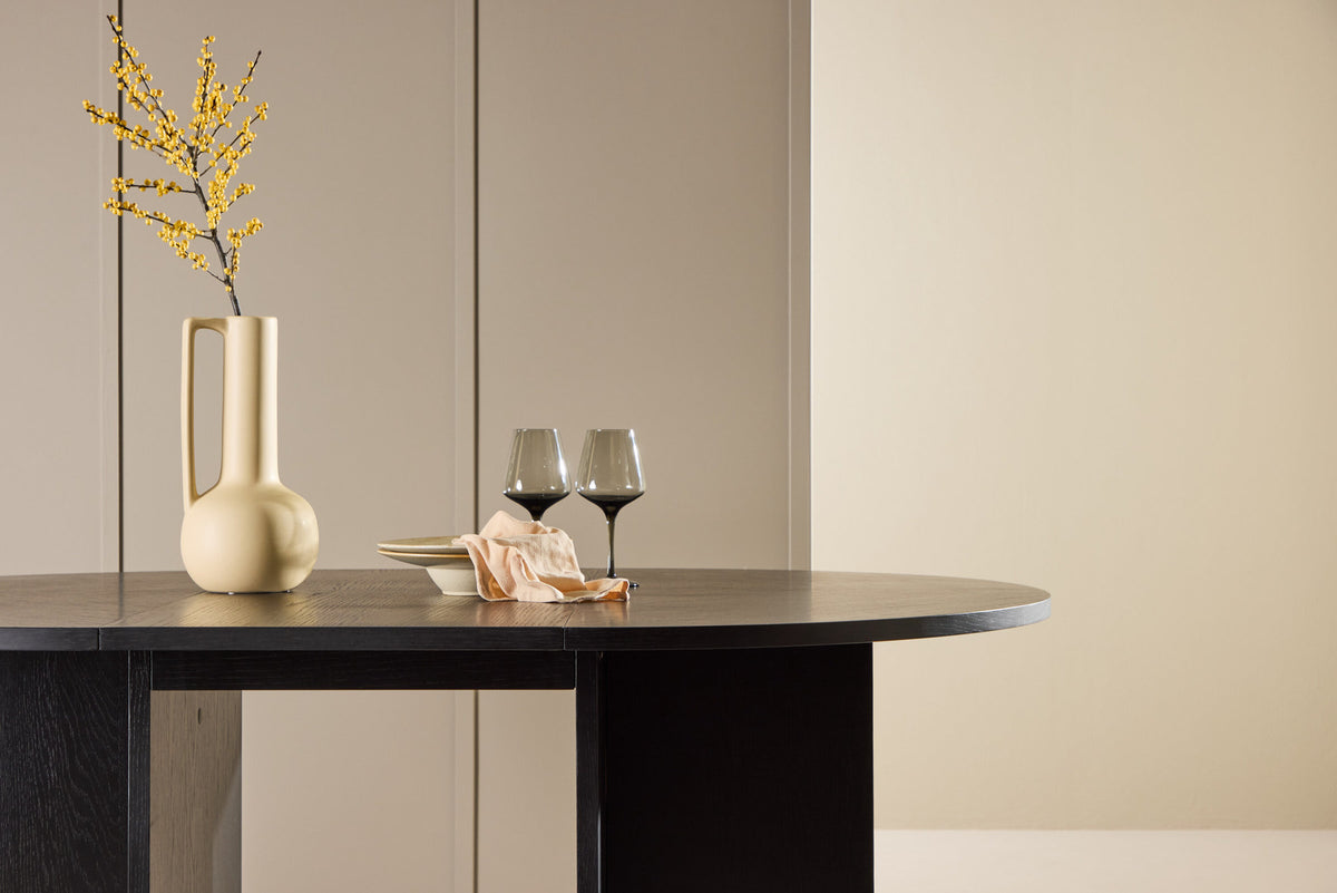 Rechteckiger Esstisch Strada in Schwarz präsentiert im Onlineshop von KAQTU Design AG. Esstisch ist von Venture Home