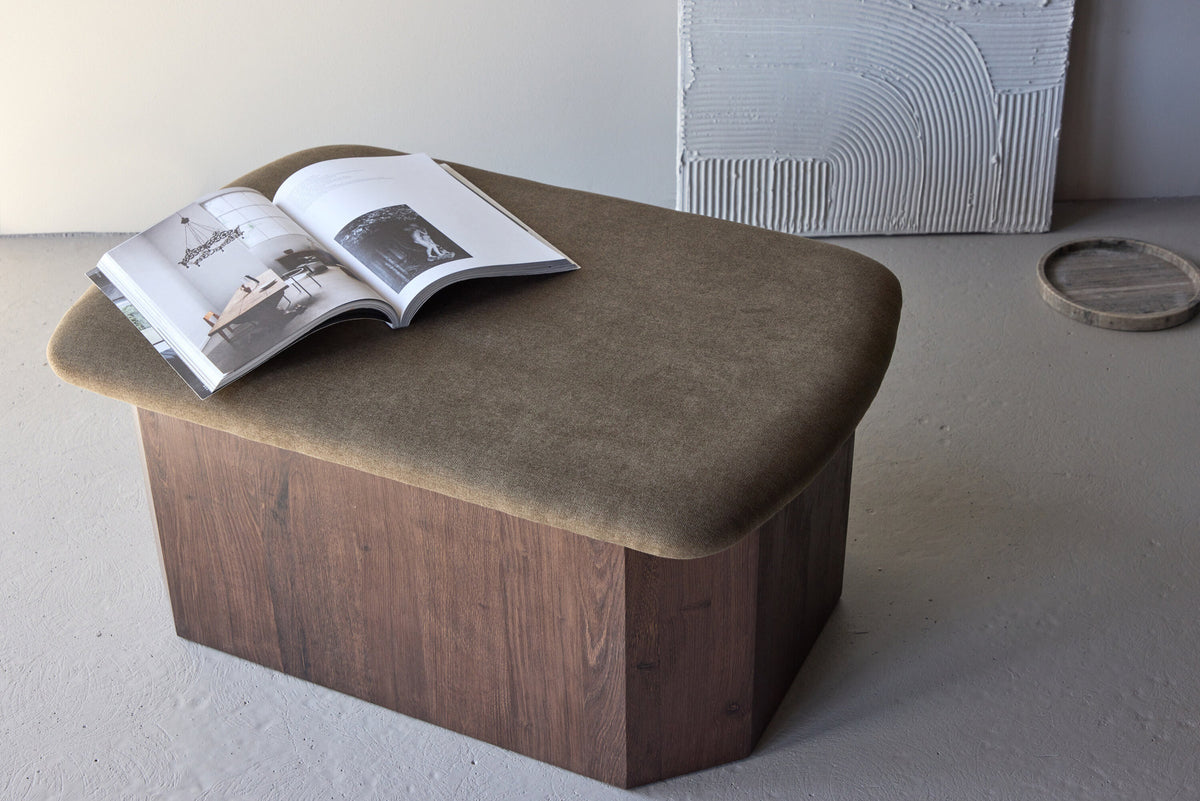 Todd Ottoman in Braun präsentiert im Onlineshop von KAQTU Design AG. Ottoman ist von Venture Home