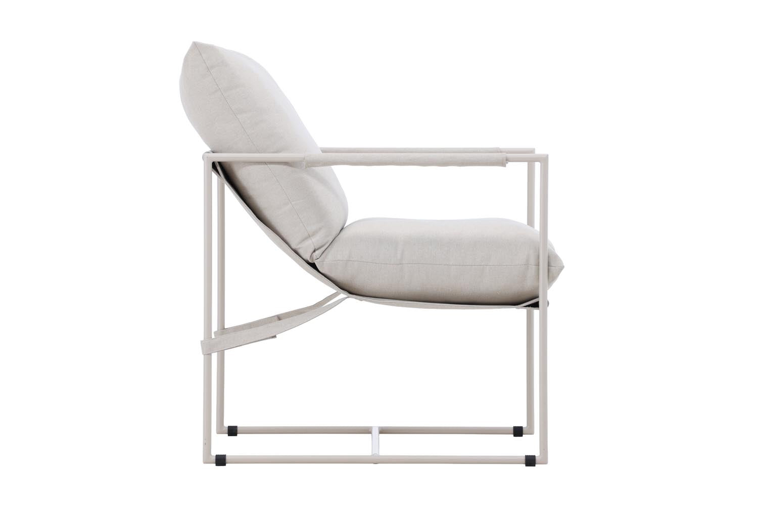 Joline Armlehnstuhl in Beige präsentiert im Onlineshop von KAQTU Design AG. Stuhl mit Armlehne ist von Venture Home