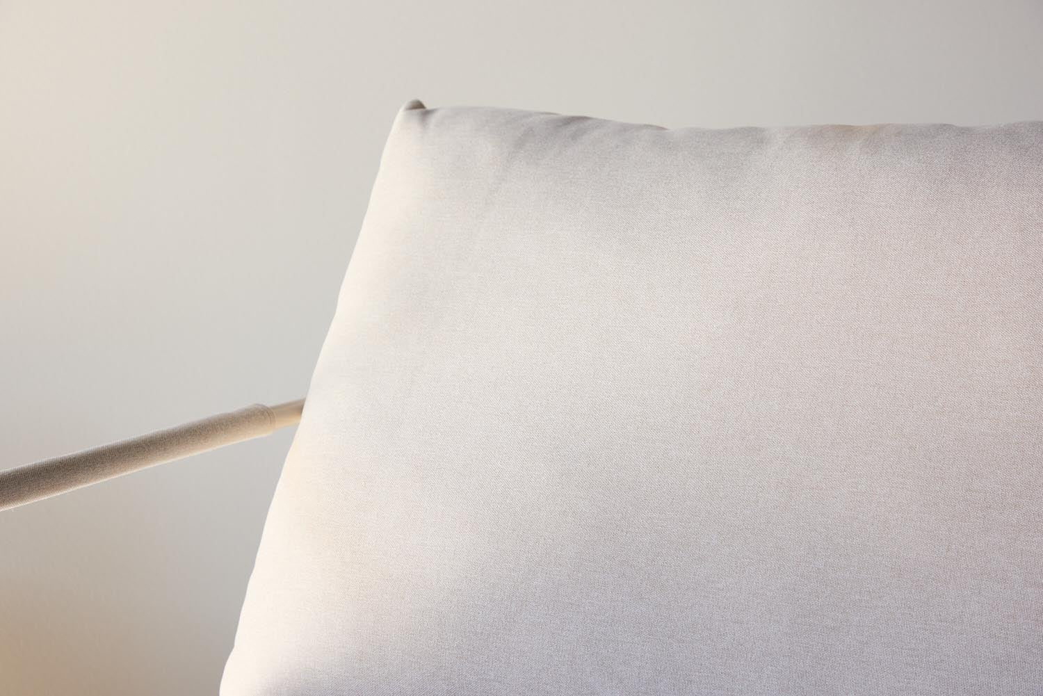 Joline Armlehnstuhl in Beige präsentiert im Onlineshop von KAQTU Design AG. Stuhl mit Armlehne ist von Venture Home