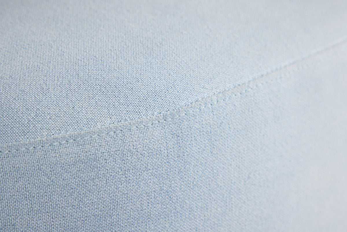 Bobbo Sessel in Blue präsentiert im Onlineshop von KAQTU Design AG. Sessel mit Armlehnen ist von Venture Home