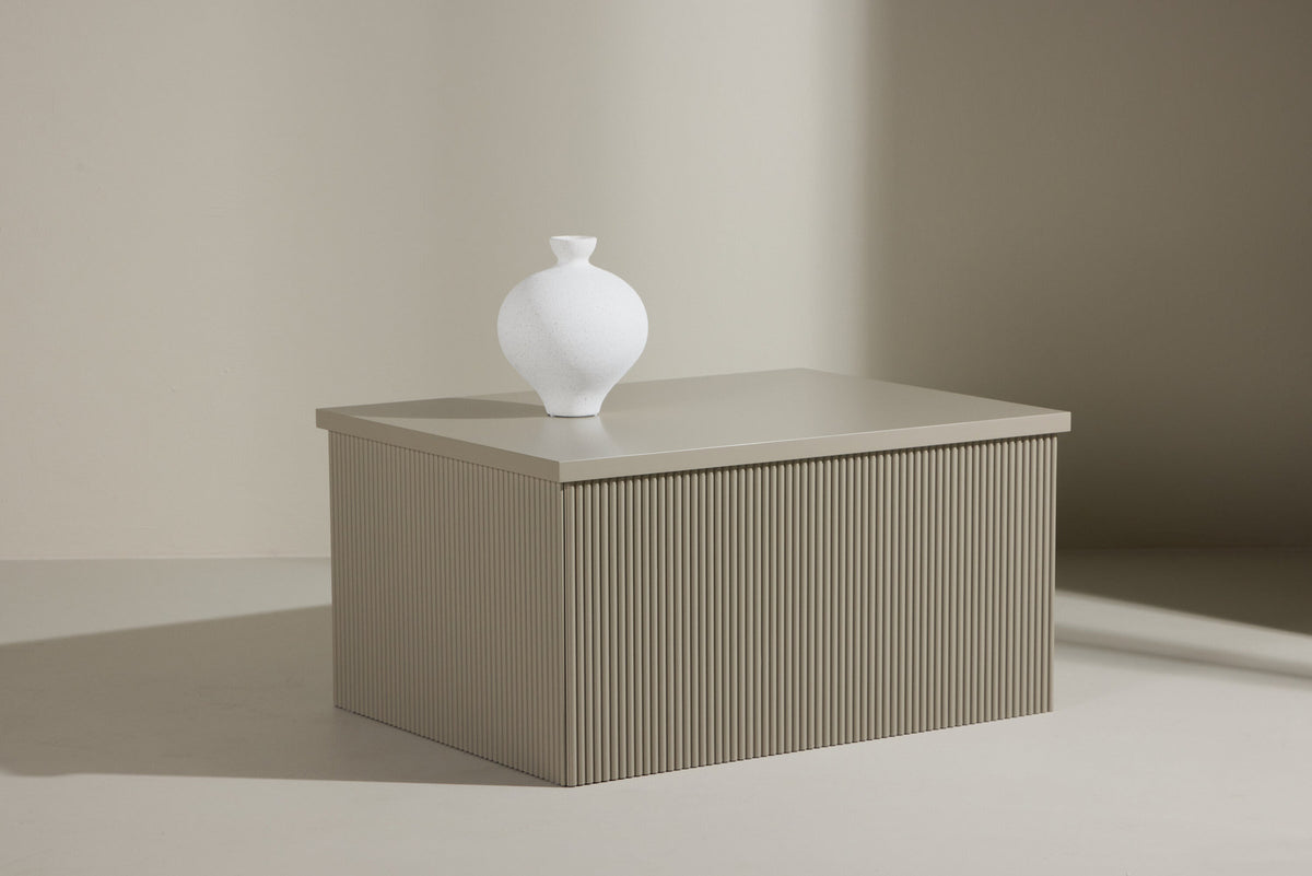 Lenox Beistelltisch in Beige präsentiert im Onlineshop von KAQTU Design AG. Beistelltisch ist von Venture Home