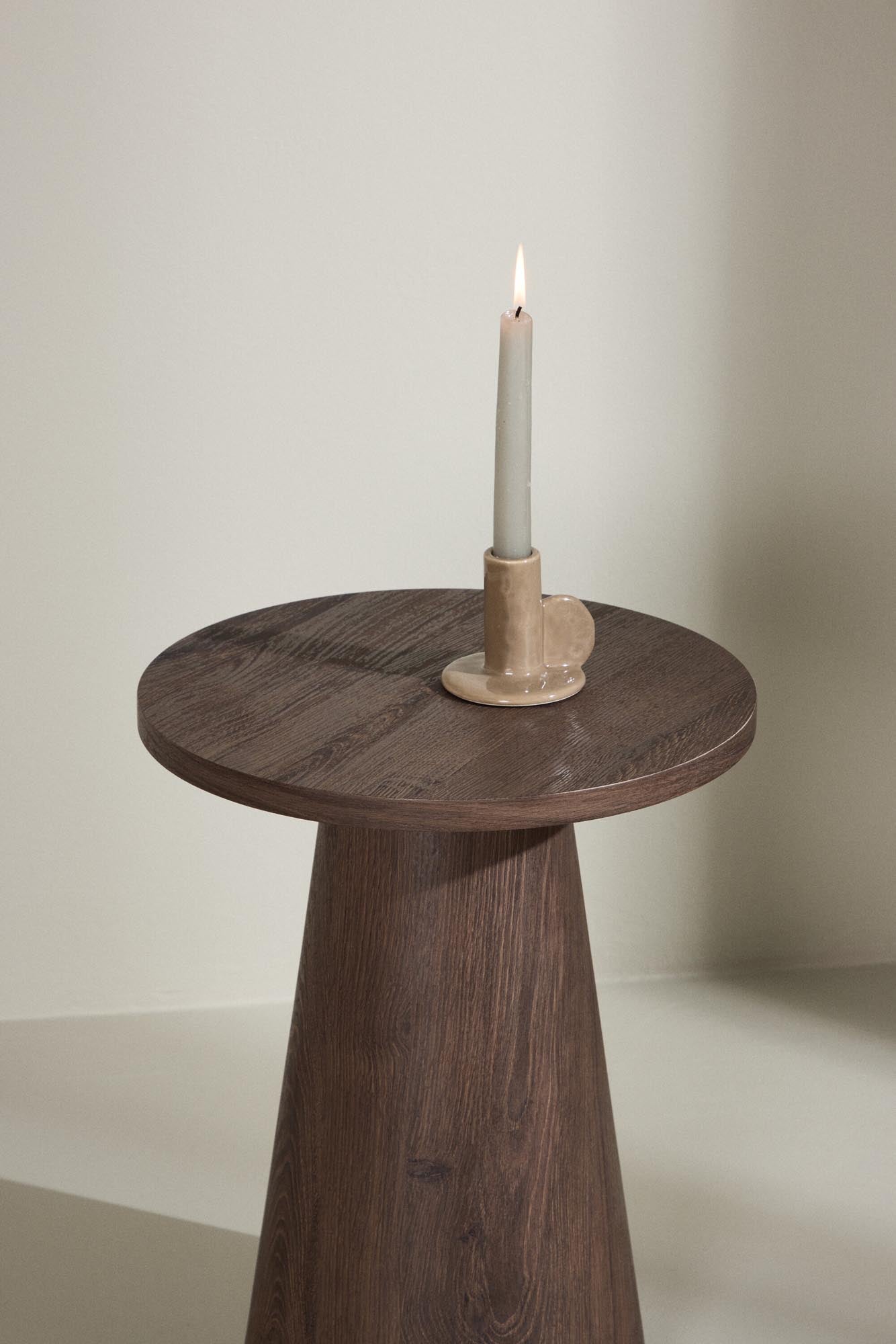 Moderner Lanzo Beistelltisch φ35 von Venture Home, ideal für stilvolle Wohnräume, verbindet Ästhetik mit Funktionalität.