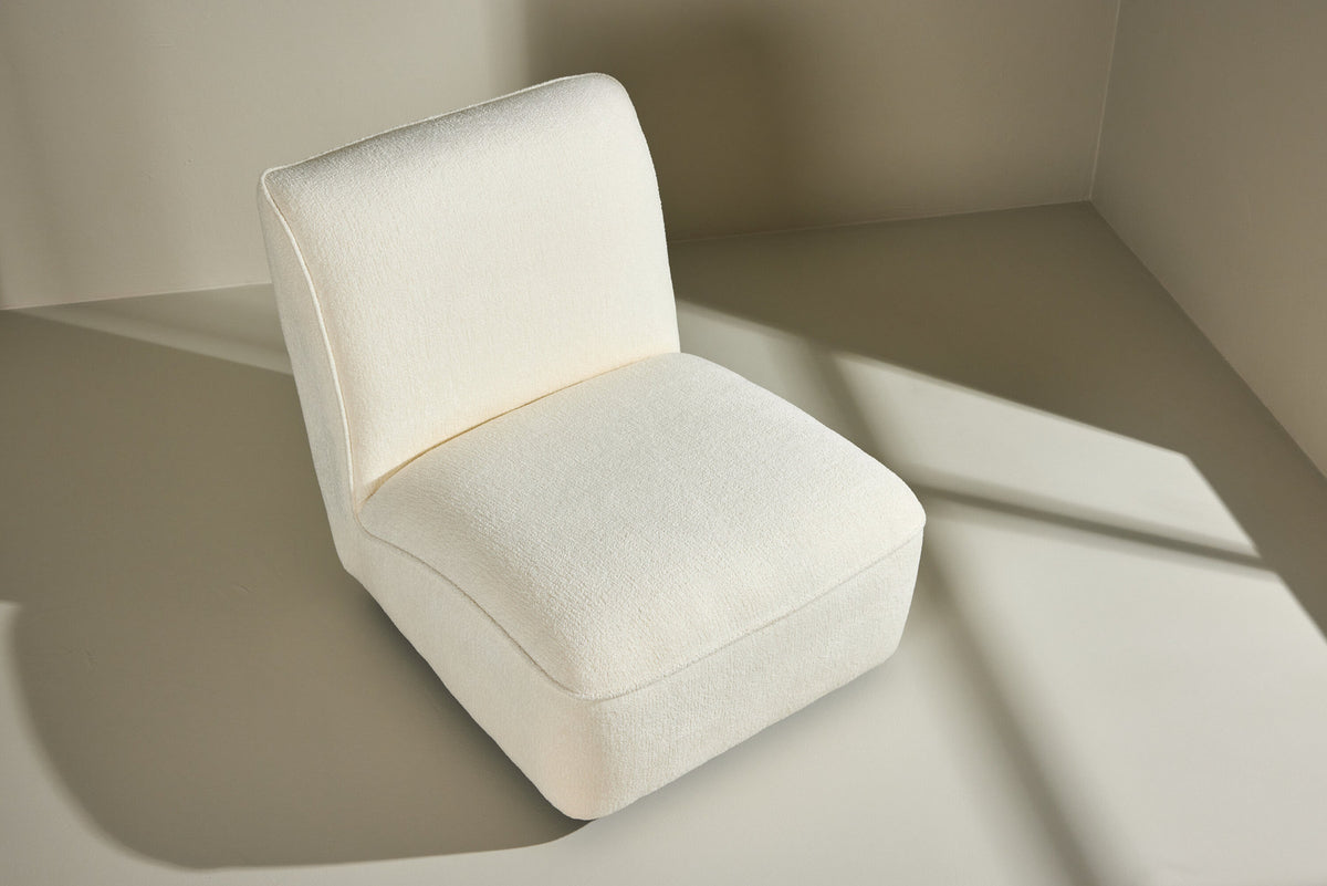 My Loungesessel in White präsentiert im Onlineshop von KAQTU Design AG. Sessel ist von Venture Home