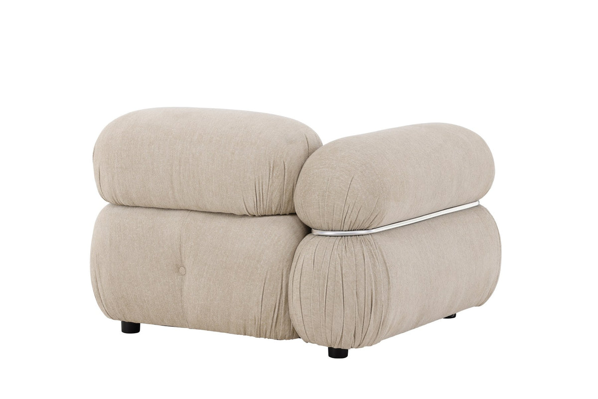 Mika Sofa Modul von Venture Home in Beige: gepolstertes Sitzelement aus Polyester mit schwarzen Beinen, Teil eines modularen Sofasystems.