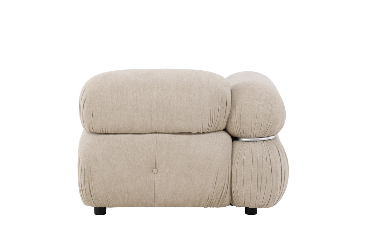 Mika Sofa Modul von Venture Home in Beige: gepolstertes Sitzelement aus Polyester mit schwarzen Beinen, Teil eines modularen Sofasystems.