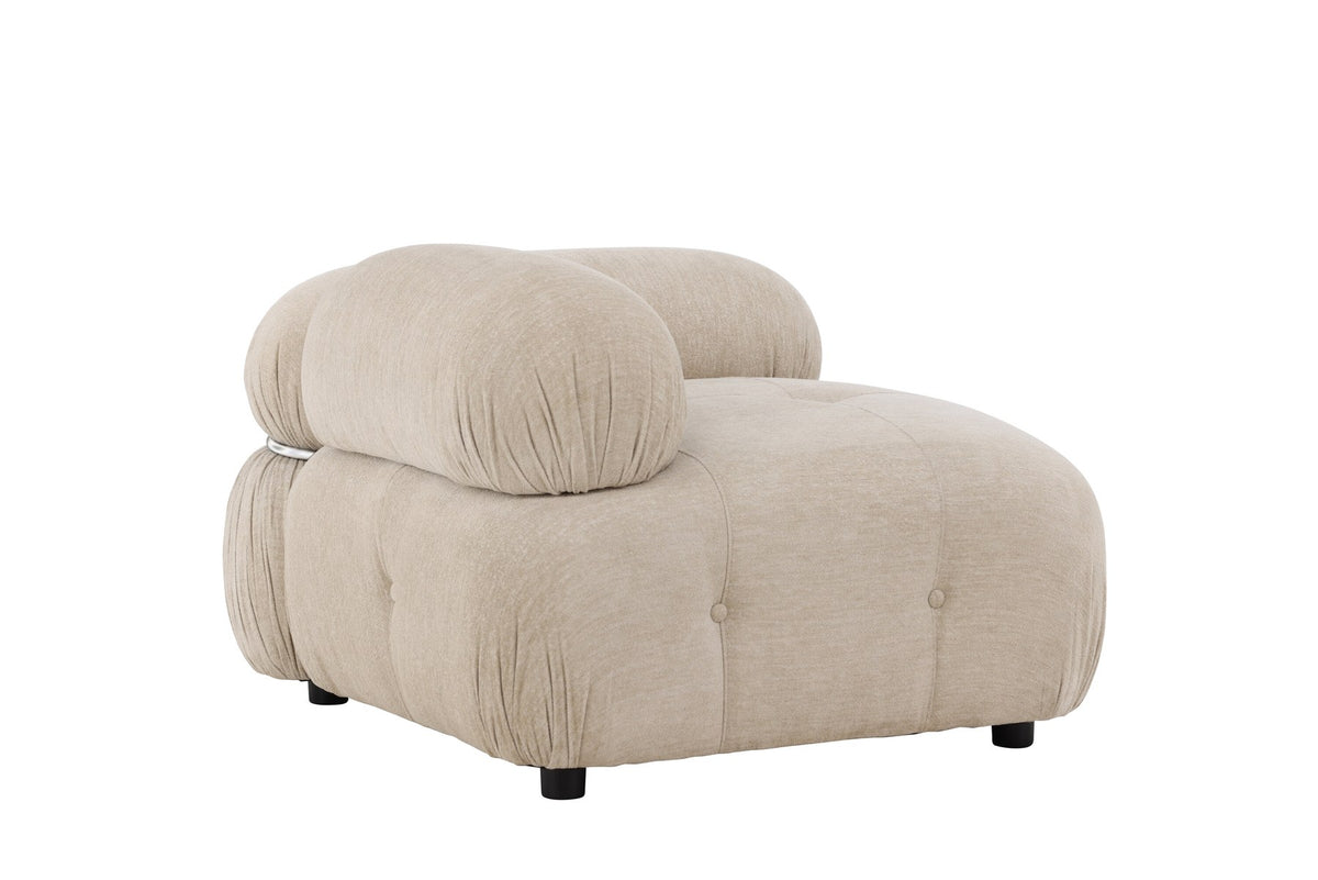 Mika Sofa Modul von Venture Home in Beige: gepolstertes Sitzelement aus Polyester mit schwarzen Beinen, Teil eines modularen Sofasystems.