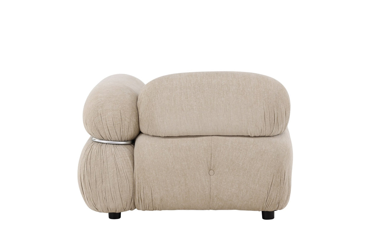 Mika Sofa Modul von Venture Home in Beige: gepolstertes Sitzelement aus Polyester mit schwarzen Beinen, Teil eines modularen Sofasystems.