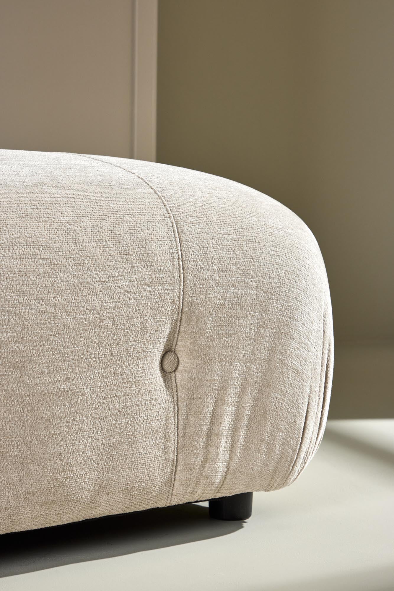 Entdecken Sie das Mika Sofa Modul von Venture Home: Flexibles, modernes Design für individuellen Komfort und stilvolle Wohnraumgestaltung.