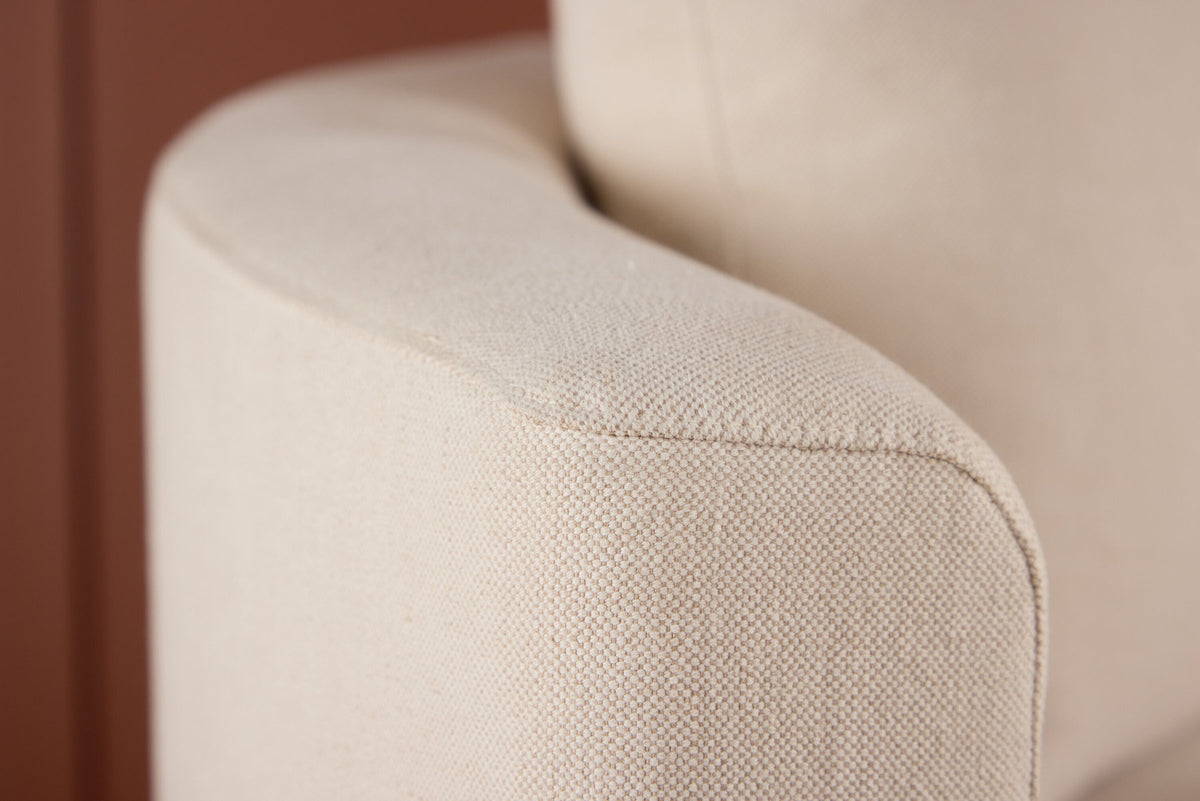 Kelso 3-Sitzer Sofa in Beige präsentiert im Onlineshop von KAQTU Design AG. 3er Sofa ist von Venture Home