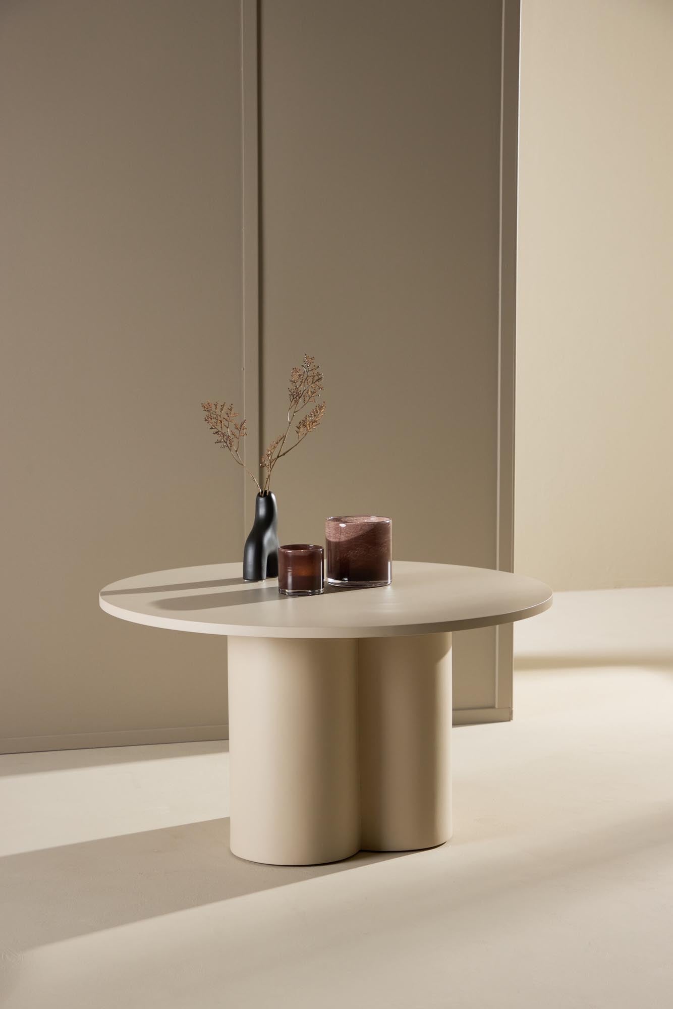 Der Olivia Coffee Tisch von Venture Home kombiniert stilvolles Design mit langlebigem MDF und passt perfekt in jedes Wohnambiente.